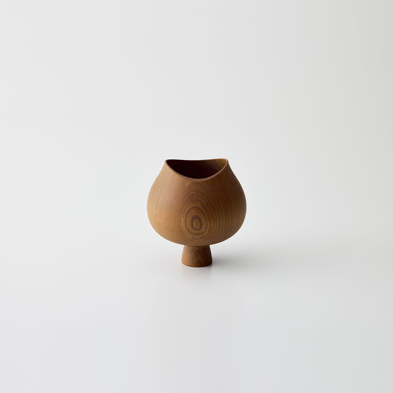 AEKA Object<br>Footed Vase（L）